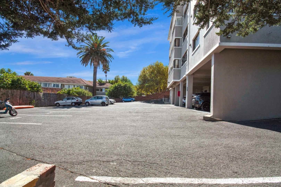 1 Bedroom Property for Sale in Sea Point Western Cape